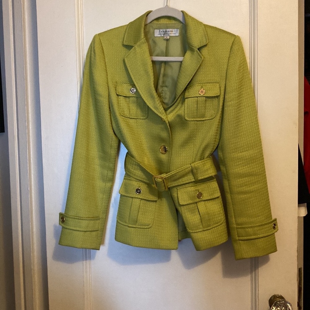 Lime green Tahari blazer, size 6  very good condition